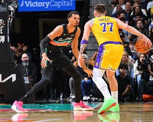 东契奇vs马刺直播_NBA高清免费观看_东契奇vs马刺比赛回放视频集锦