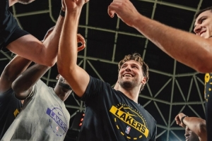 湖人vs东契奇直播_NBA高清免费观看_湖人vs东契奇比赛回放视频集锦